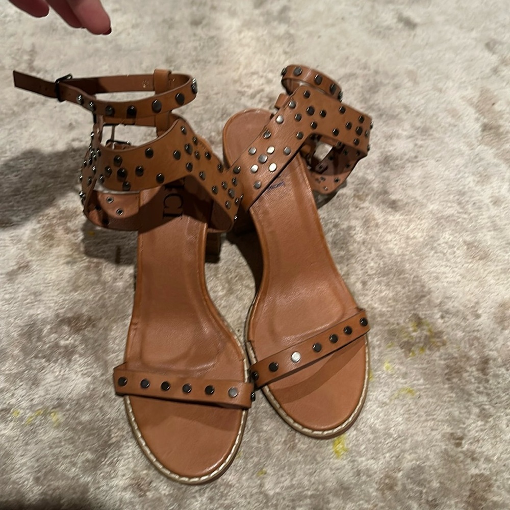 Vici 7.5 tan  studded heel sandals
